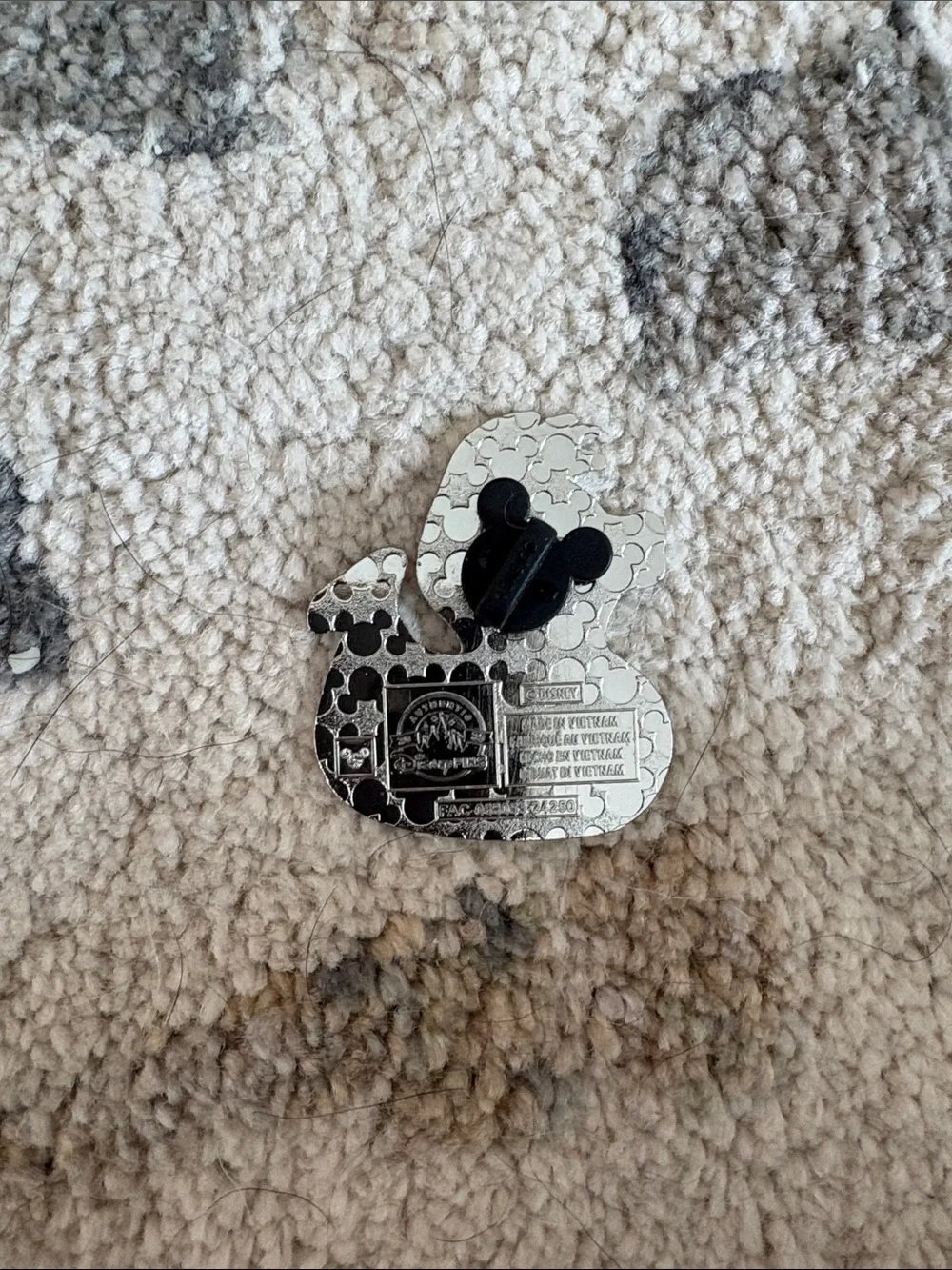 🦆 Ducks of Disney trading pin (Flounder) - brand new!